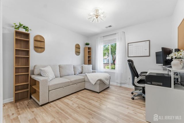5 Avon Drive 5S, East Windsor, NJ 08520