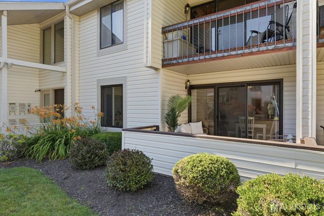 5 Avon Drive 5S, East Windsor, NJ 08520