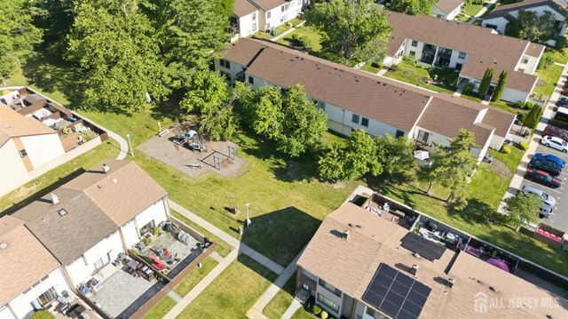 5 Avon Drive 5S, East Windsor, NJ 08520