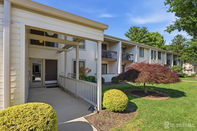 5 Avon Drive 5S, East Windsor, NJ 08520