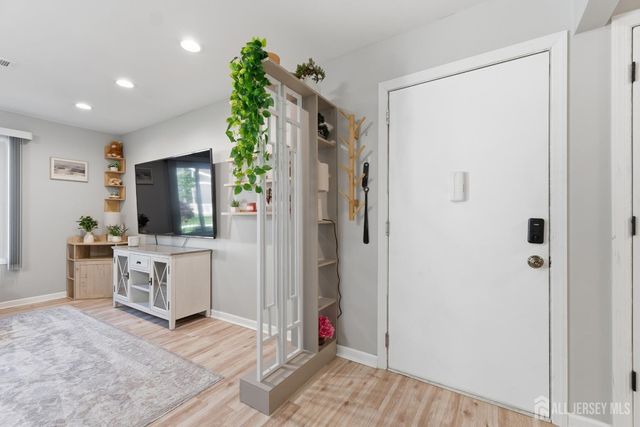 5 Avon Drive 5S, East Windsor, NJ 08520