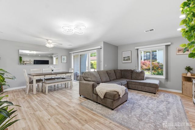 5 Avon Drive 5S, East Windsor, NJ 08520