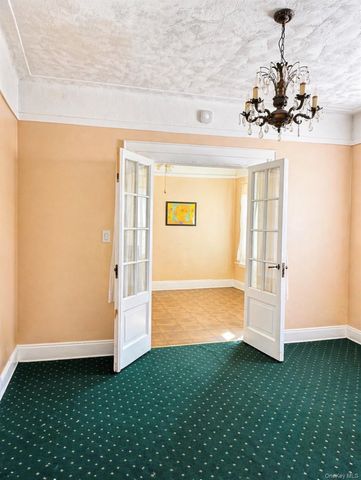 72-15 73 Street, Glendale, NY 11385