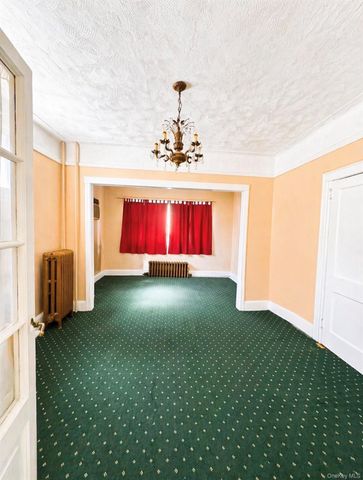 72-15 73 Street, Glendale, NY 11385