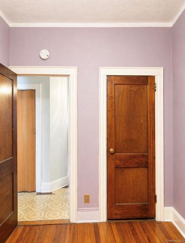 72-15 73 Street, Glendale, NY 11385