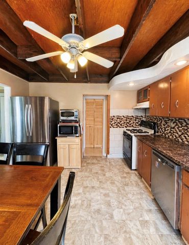 72-15 73 Street, Glendale, NY 11385