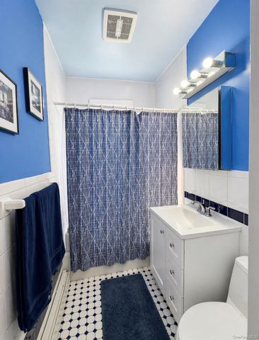 72-15 73 Street, Glendale, NY 11385