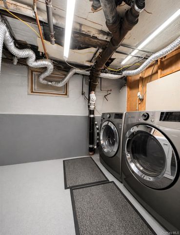 72-15 73 Street, Glendale, NY 11385