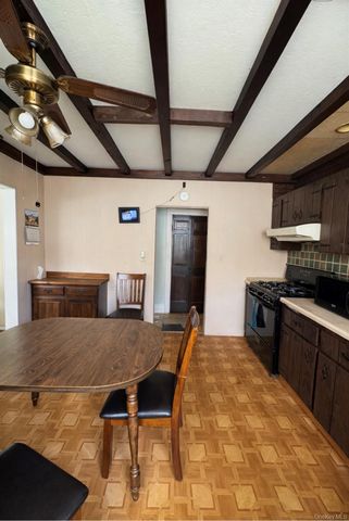 72-15 73 Street, Glendale, NY 11385