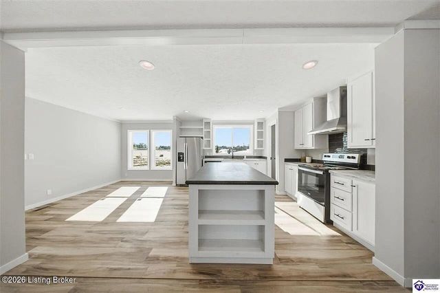 4444 Woodland Rd, Vine Grove, KY 40175