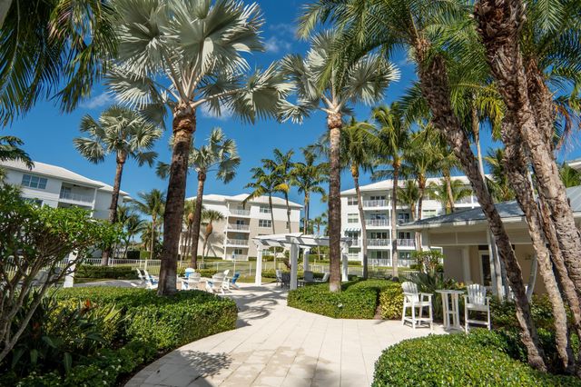 822 Bay Colony Drive S 822, Juno Beach, FL 33408