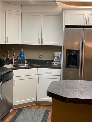 6730 Vernon Ave S 402, Edina, MN 55436