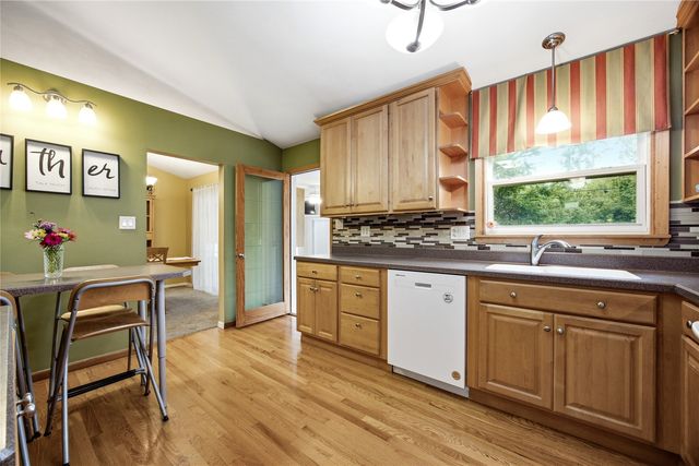 3855 Tomahawk Trail SE, Cedar Rapids, IA 52403