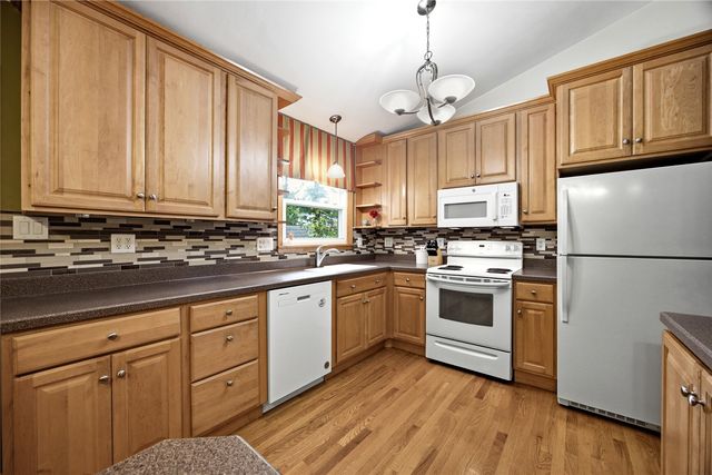 3855 Tomahawk Trail SE, Cedar Rapids, IA 52403