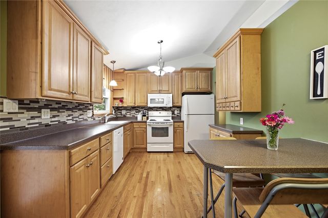 3855 Tomahawk Trail SE, Cedar Rapids, IA 52403
