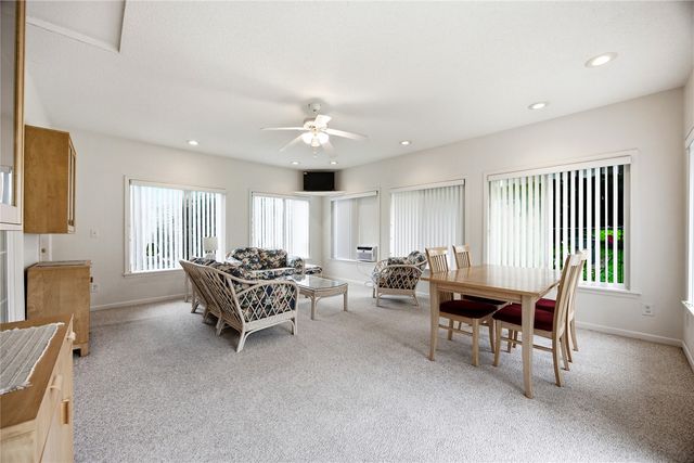 3855 Tomahawk Trail SE, Cedar Rapids, IA 52403