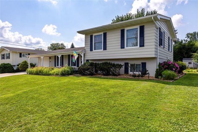 3855 Tomahawk Trail SE, Cedar Rapids, IA 52403