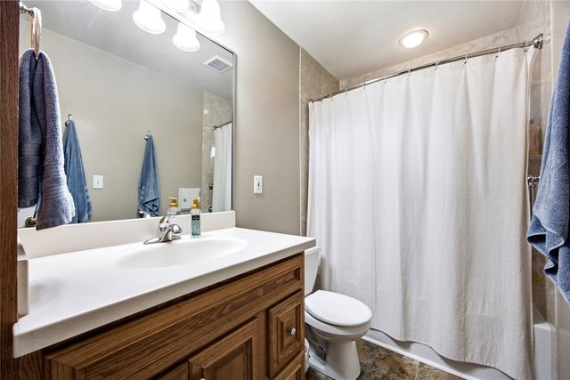 3855 Tomahawk Trail SE, Cedar Rapids, IA 52403