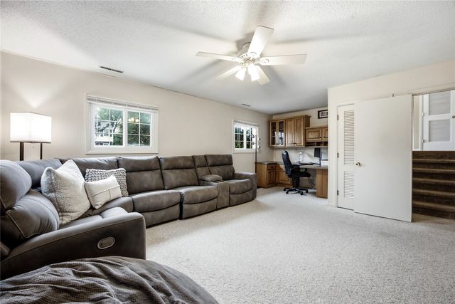 3855 Tomahawk Trail SE, Cedar Rapids, IA 52403
