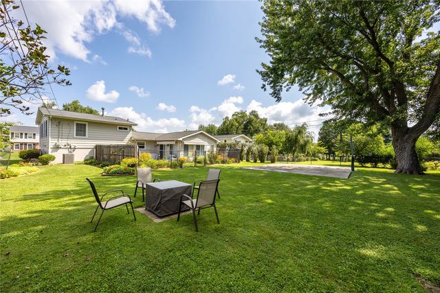 3855 Tomahawk Trail SE, Cedar Rapids, IA 52403