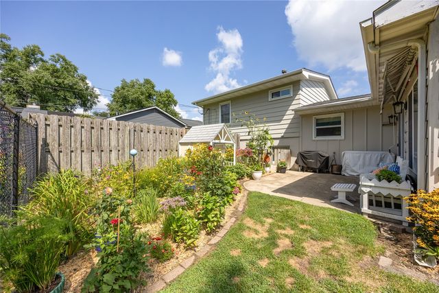 3855 Tomahawk Trail SE, Cedar Rapids, IA 52403
