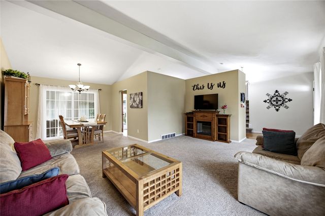 3855 Tomahawk Trail SE, Cedar Rapids, IA 52403