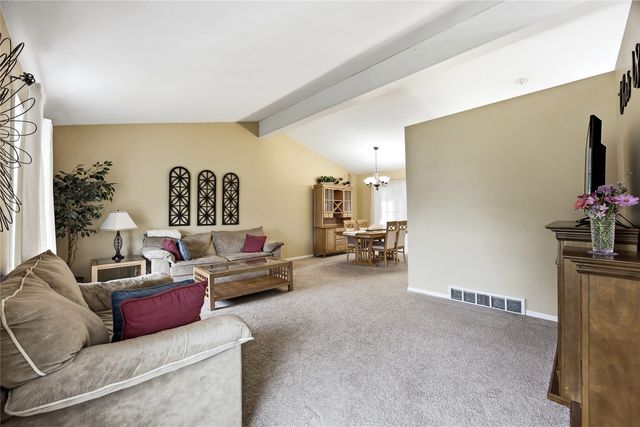 3855 Tomahawk Trail SE, Cedar Rapids, IA 52403