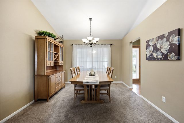 3855 Tomahawk Trail SE, Cedar Rapids, IA 52403
