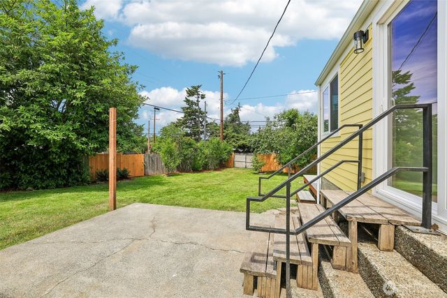 2404 S 121st Street, Seattle, WA 98168