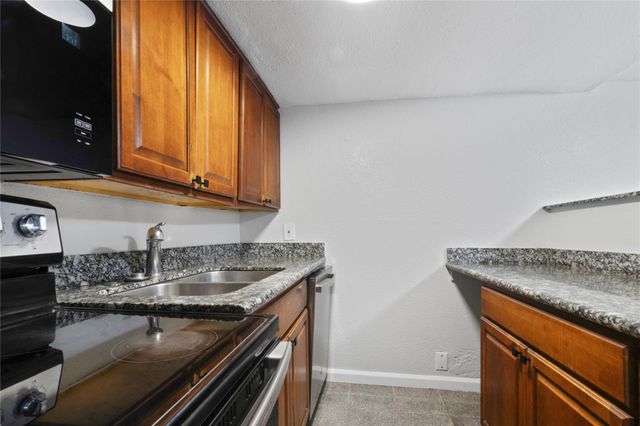 2507 37th Street B, Galveston, TX 77550