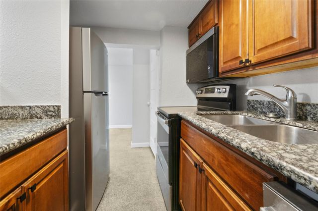 2507 37th Street B, Galveston, TX 77550