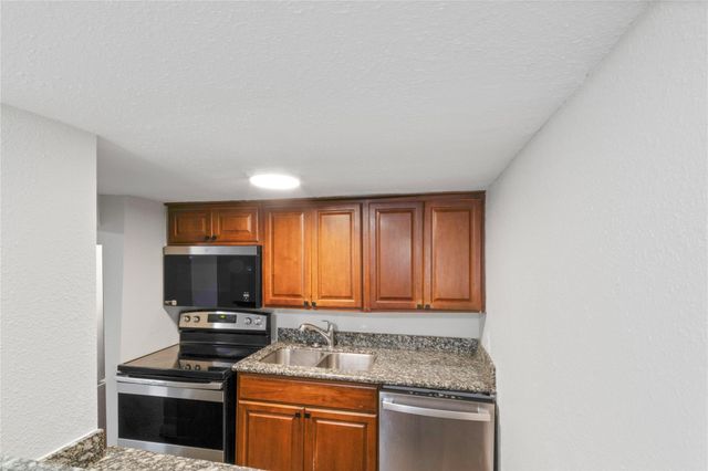 2507 37th Street B, Galveston, TX 77550