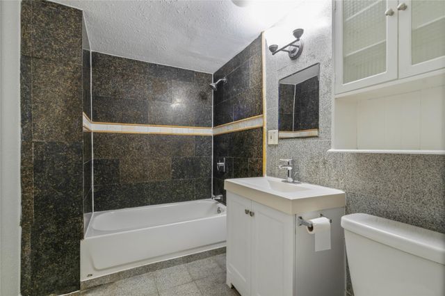 2507 37th Street B, Galveston, TX 77550