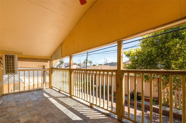 2507 37th Street B, Galveston, TX 77550