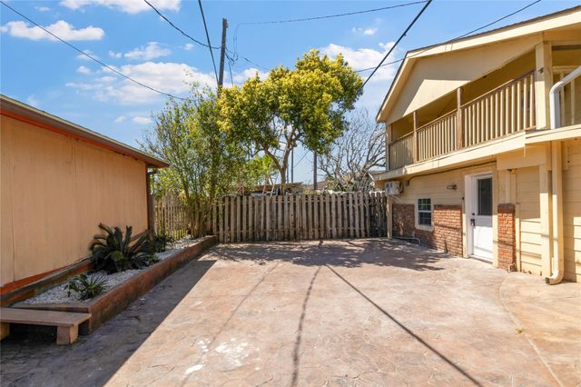 2507 37th Street B, Galveston, TX 77550