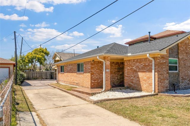 2507 37th Street B, Galveston, TX 77550