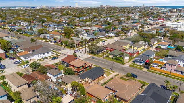 2507 37th Street B, Galveston, TX 77550