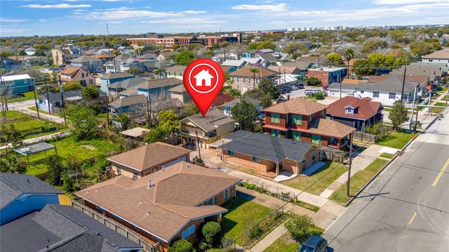 2507 37th Street B, Galveston, TX 77550