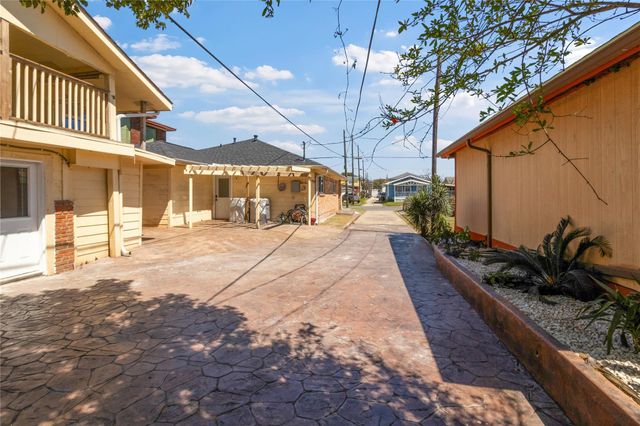 2507 37th Street B, Galveston, TX 77550