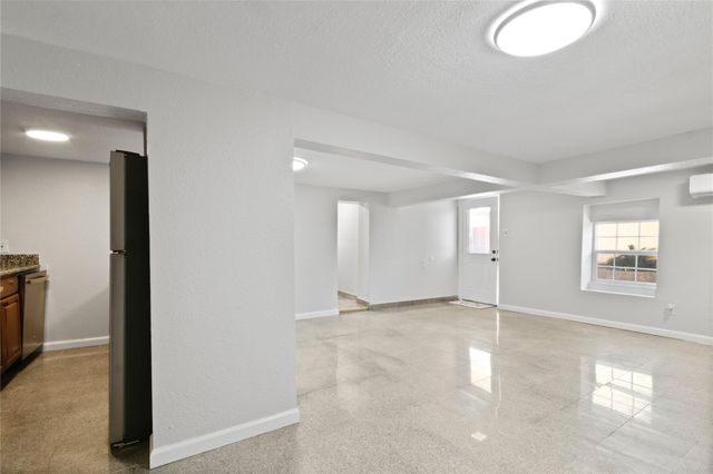 2507 37th Street B, Galveston, TX 77550