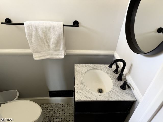 43 Busteed Dr, Midland Park Boro, NJ 07432