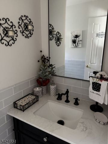 43 Busteed Dr, Midland Park Boro, NJ 07432