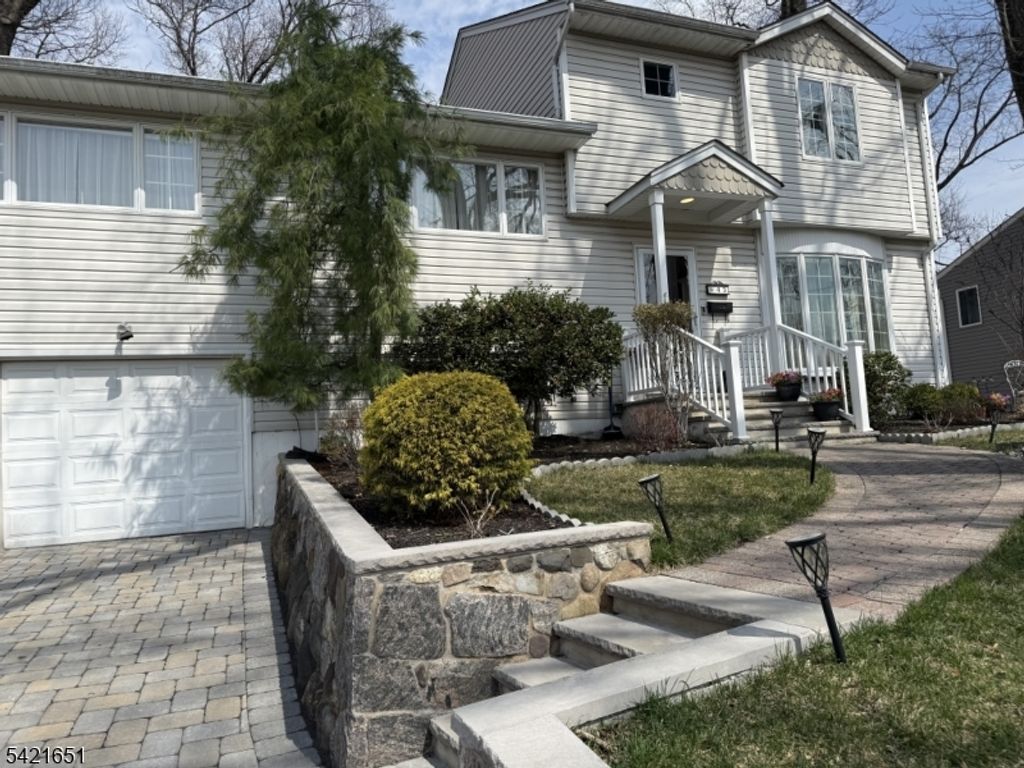 43 Busteed Dr, Midland Park Boro, NJ 07432