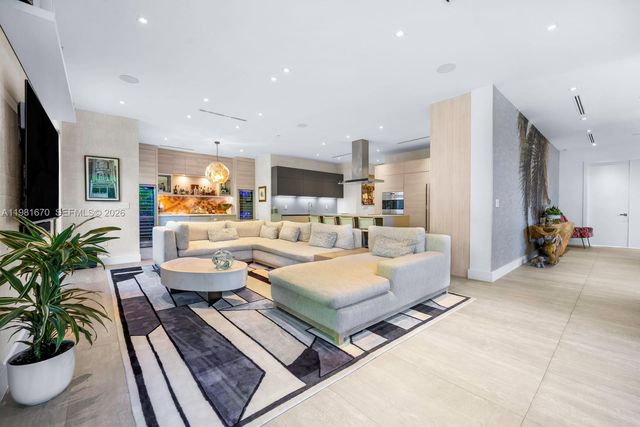 7900 SW 54th Ave, Miami, FL 33143