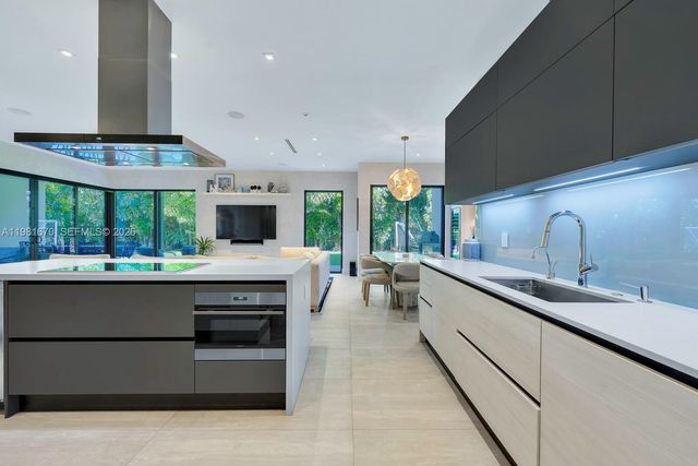 7900 SW 54th Ave, Miami, FL 33143