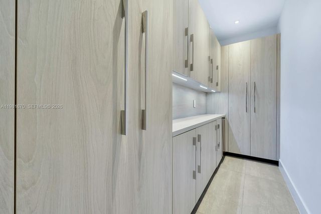 7900 SW 54th Ave, Miami, FL 33143