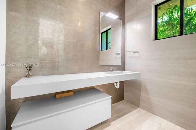 7900 SW 54th Ave, Miami, FL 33143