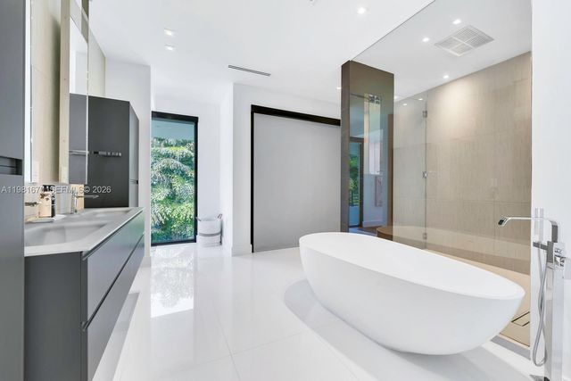 7900 SW 54th Ave, Miami, FL 33143