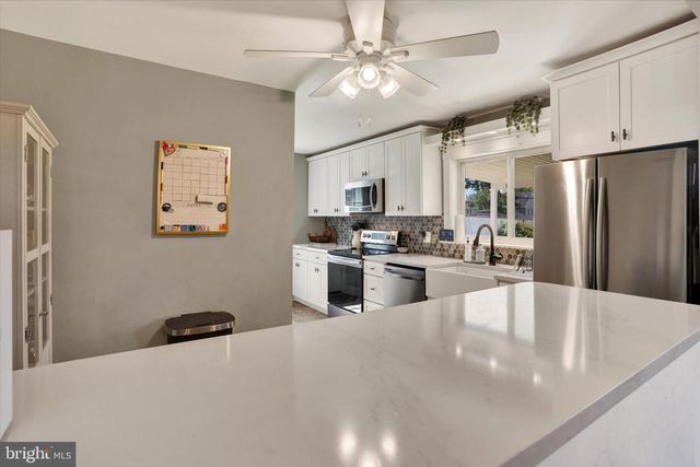 2116 BOXWOOD DR, Broomall, PA 19008