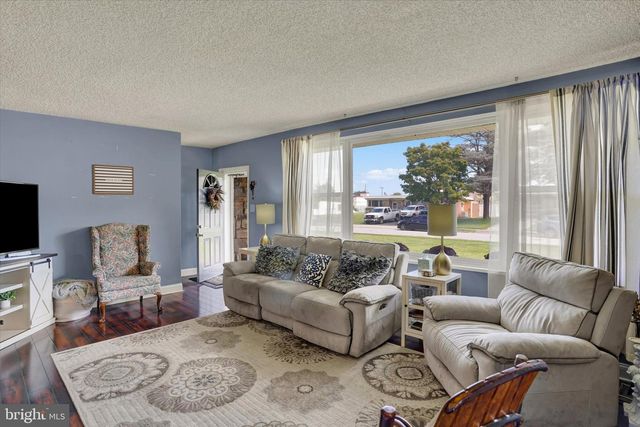 2116 BOXWOOD DR, Broomall, PA 19008